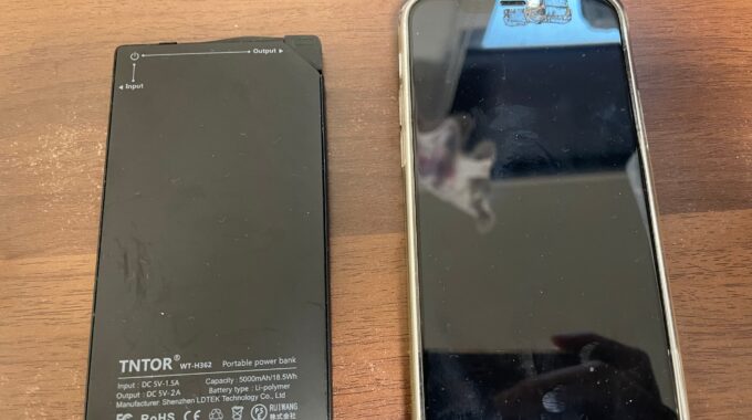 シマノ探見丸スマート用のiPhone12と増設バッテリーの写真