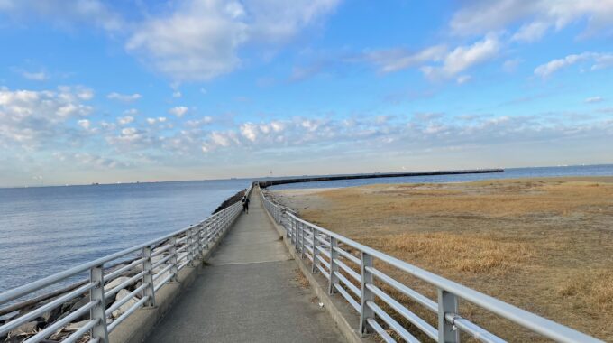 検見川浜突堤の全景写真