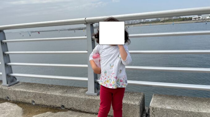 検見川浜突堤の手すりの写真