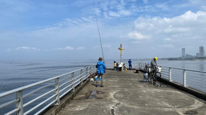 6月24日検見川浜突堤釣れている人の写真