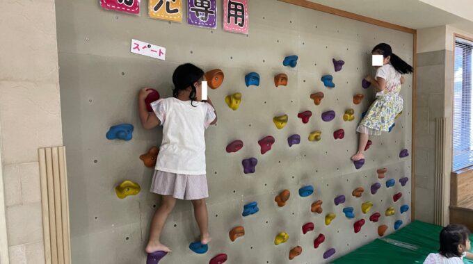 戸田市立児童センター子供の国のボルダリング施設写真