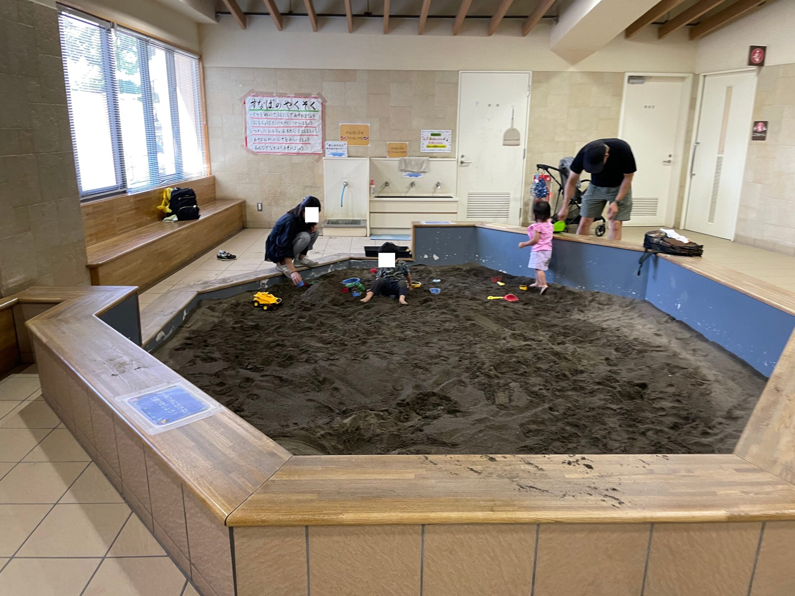 戸田市立児童センター子供の国の屋内砂場写真