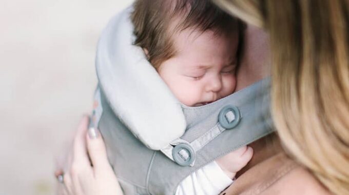 オムニ360新生児抱っこ画像