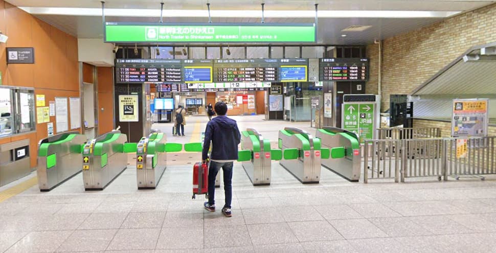 大宮駅の新幹線見学エリアホームに入る改札写真