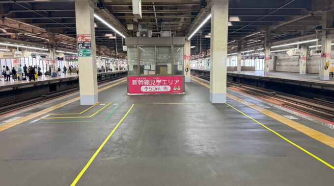 大宮駅の新幹線見学エリアホームの空いている写真