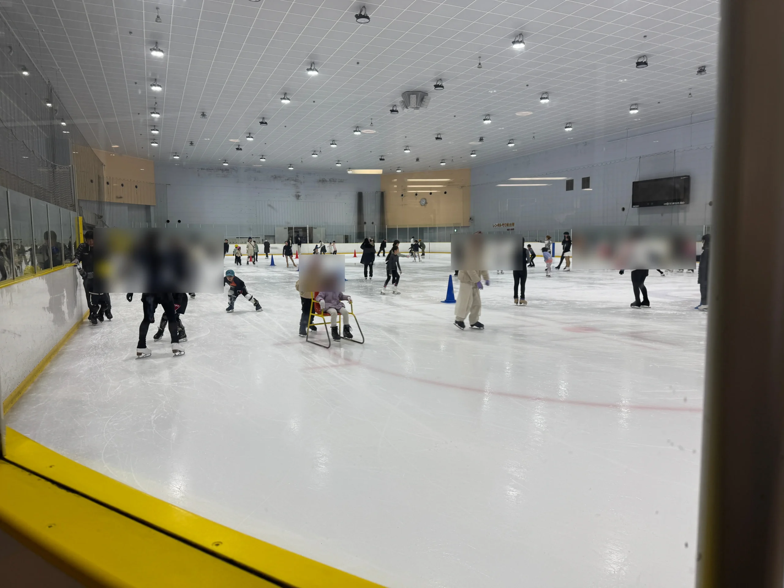 アクアリンクちばの楽しんで滑る写真