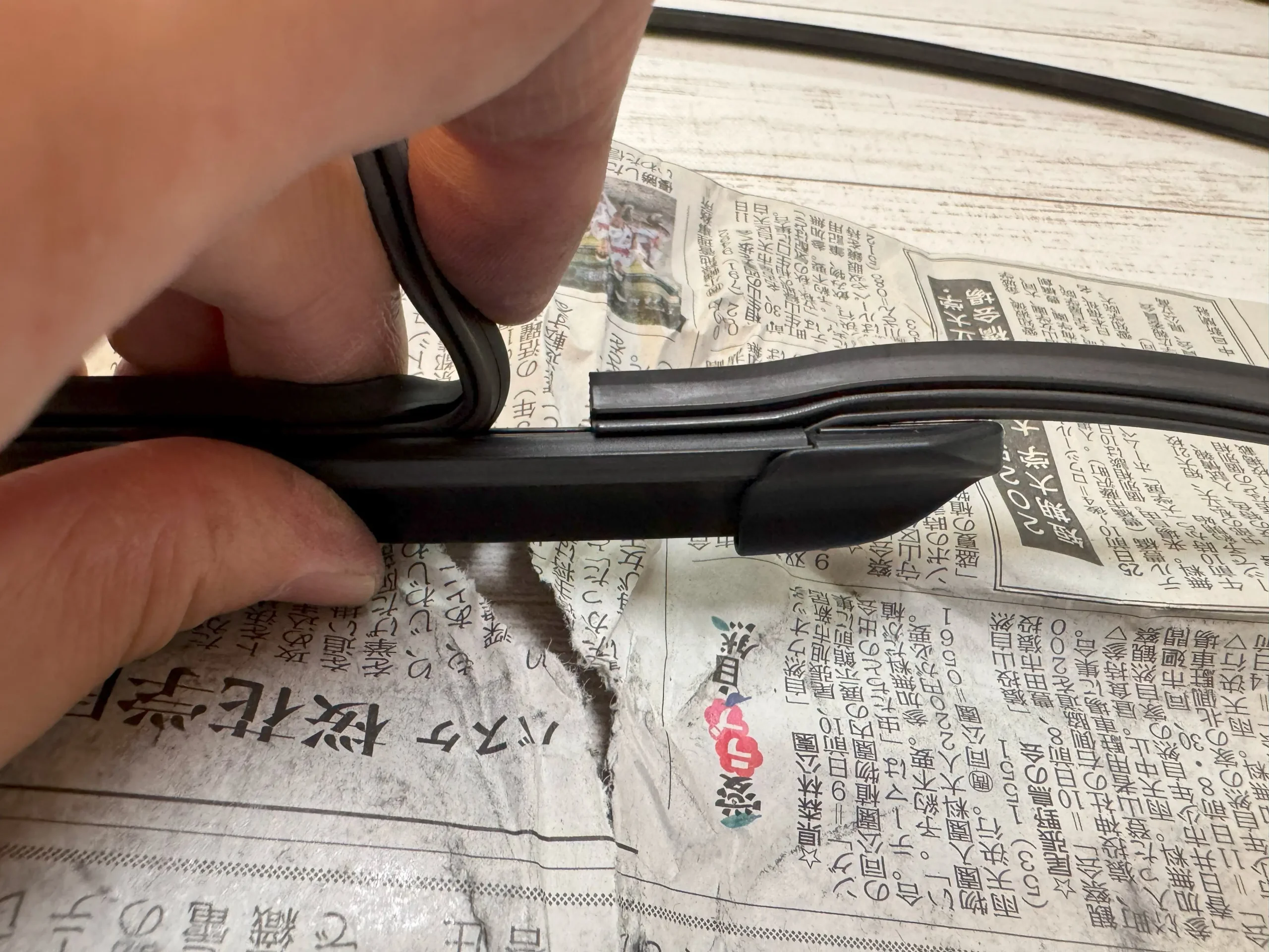 フォレスター sk9 ワイパーゴム 交換ハメる画像