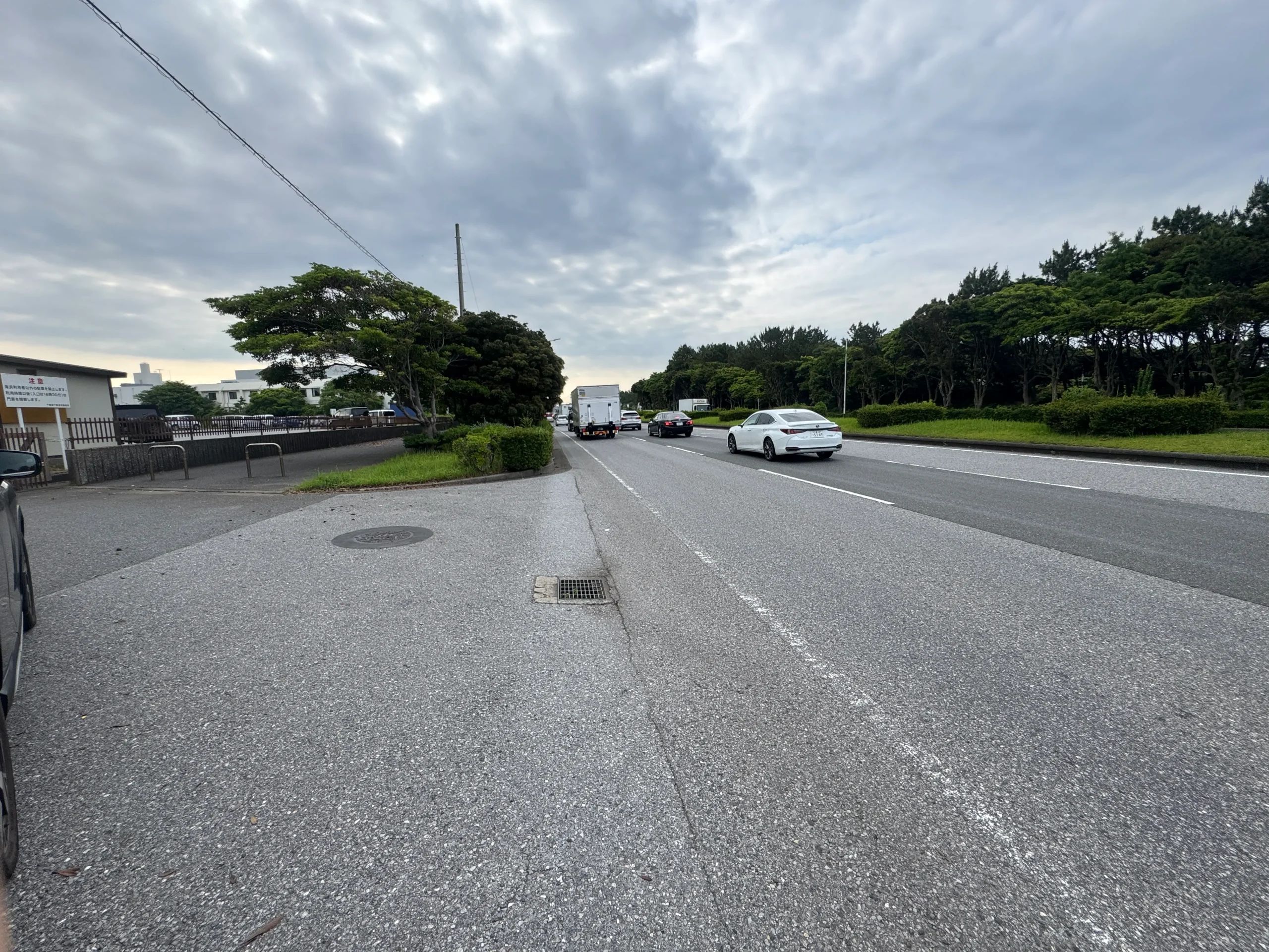 検見川の浜無料駐車場の入り口写真