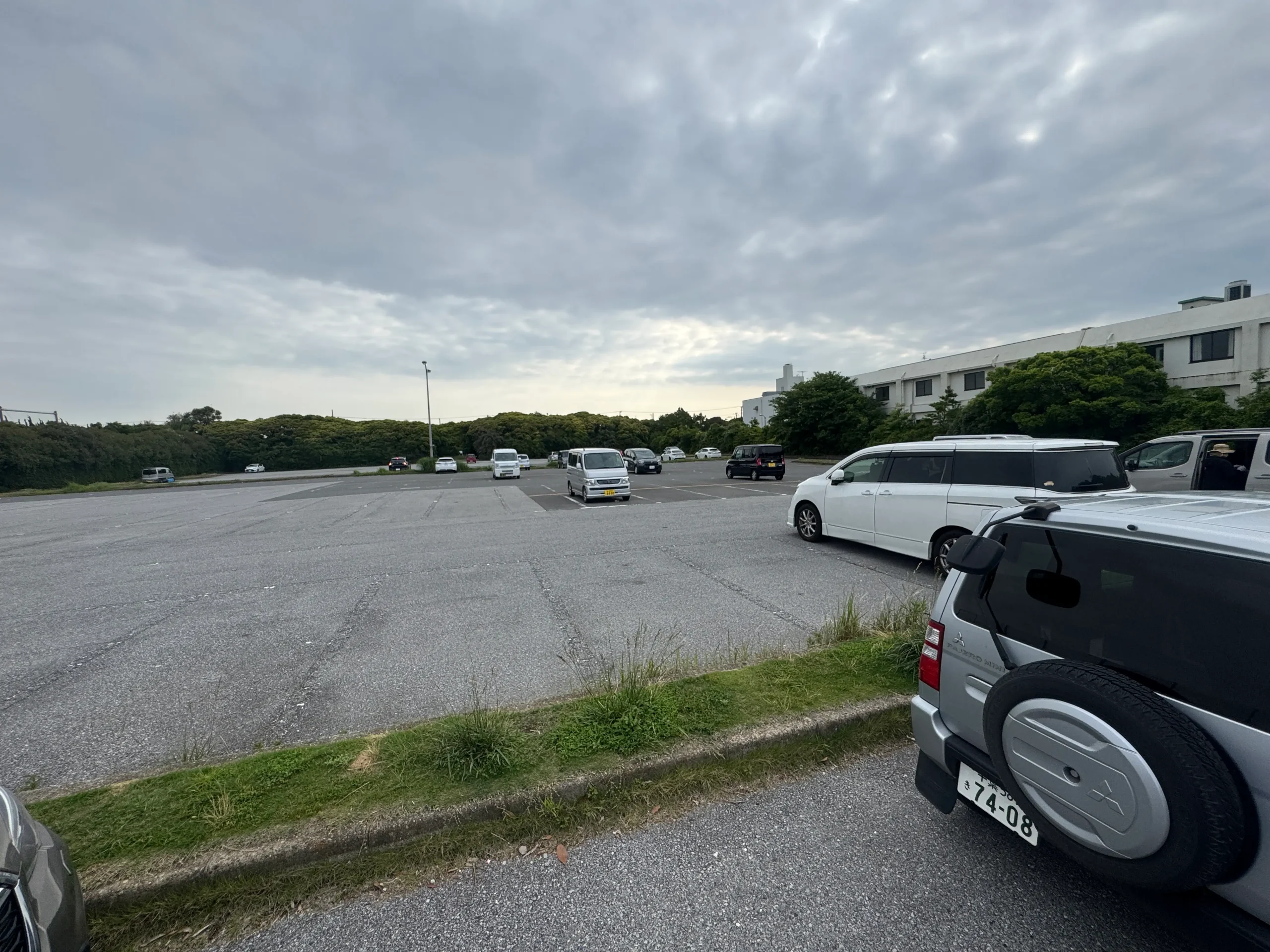 検見川の浜無料駐車場全景