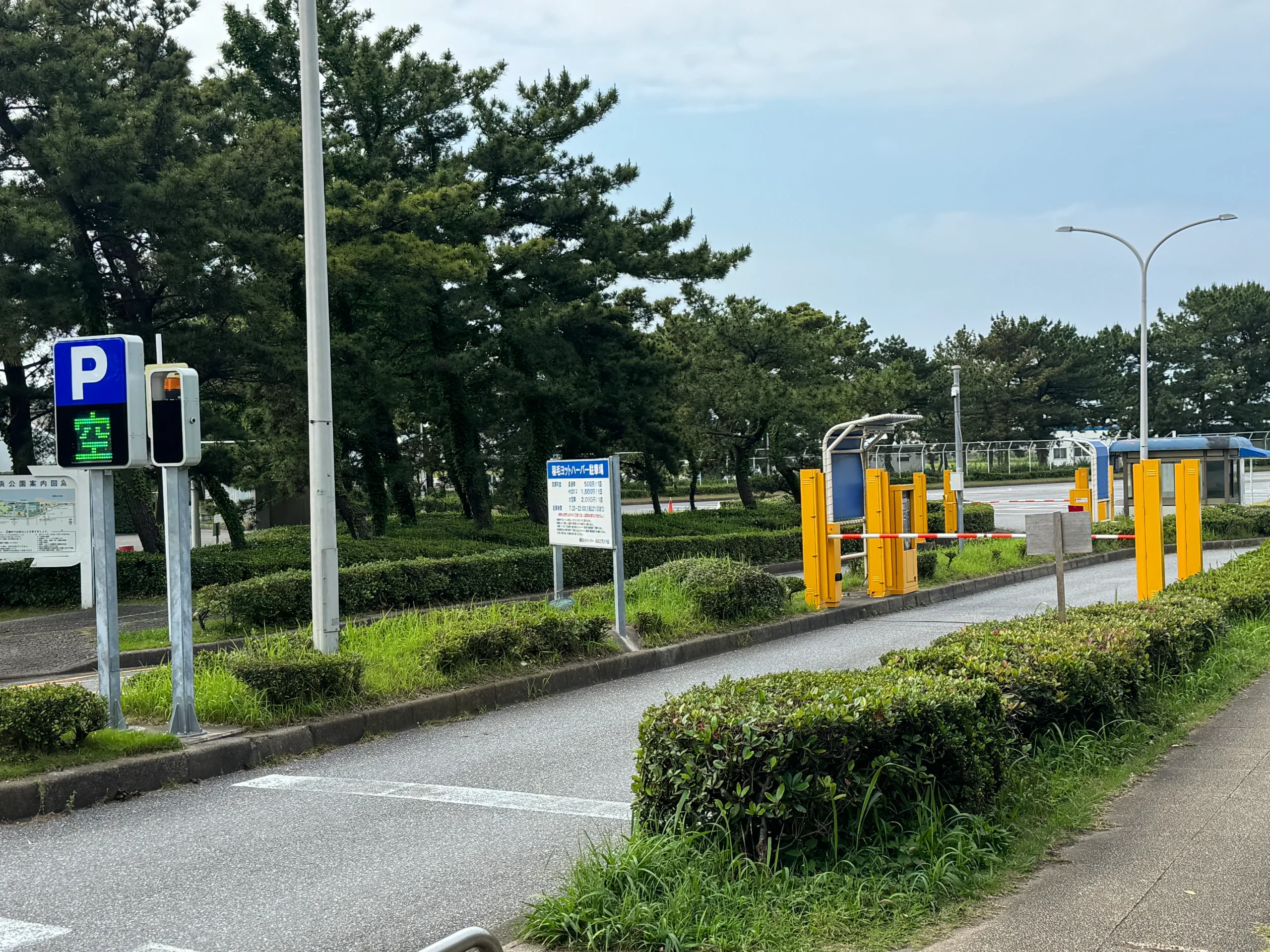 検見川の浜無料駐車場近くの有料駐車場写真