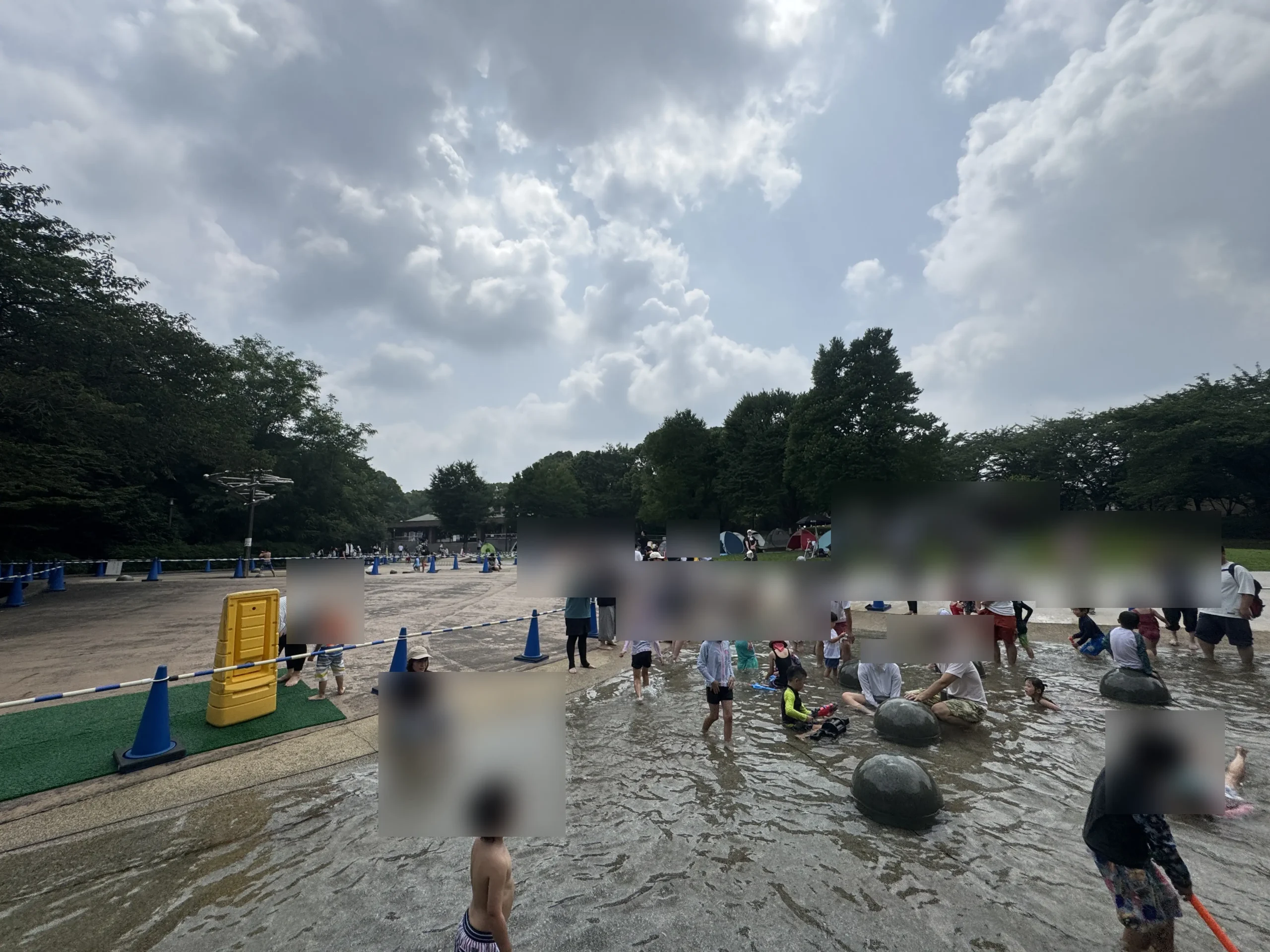 青葉の森公園水遊び場所の全景写真