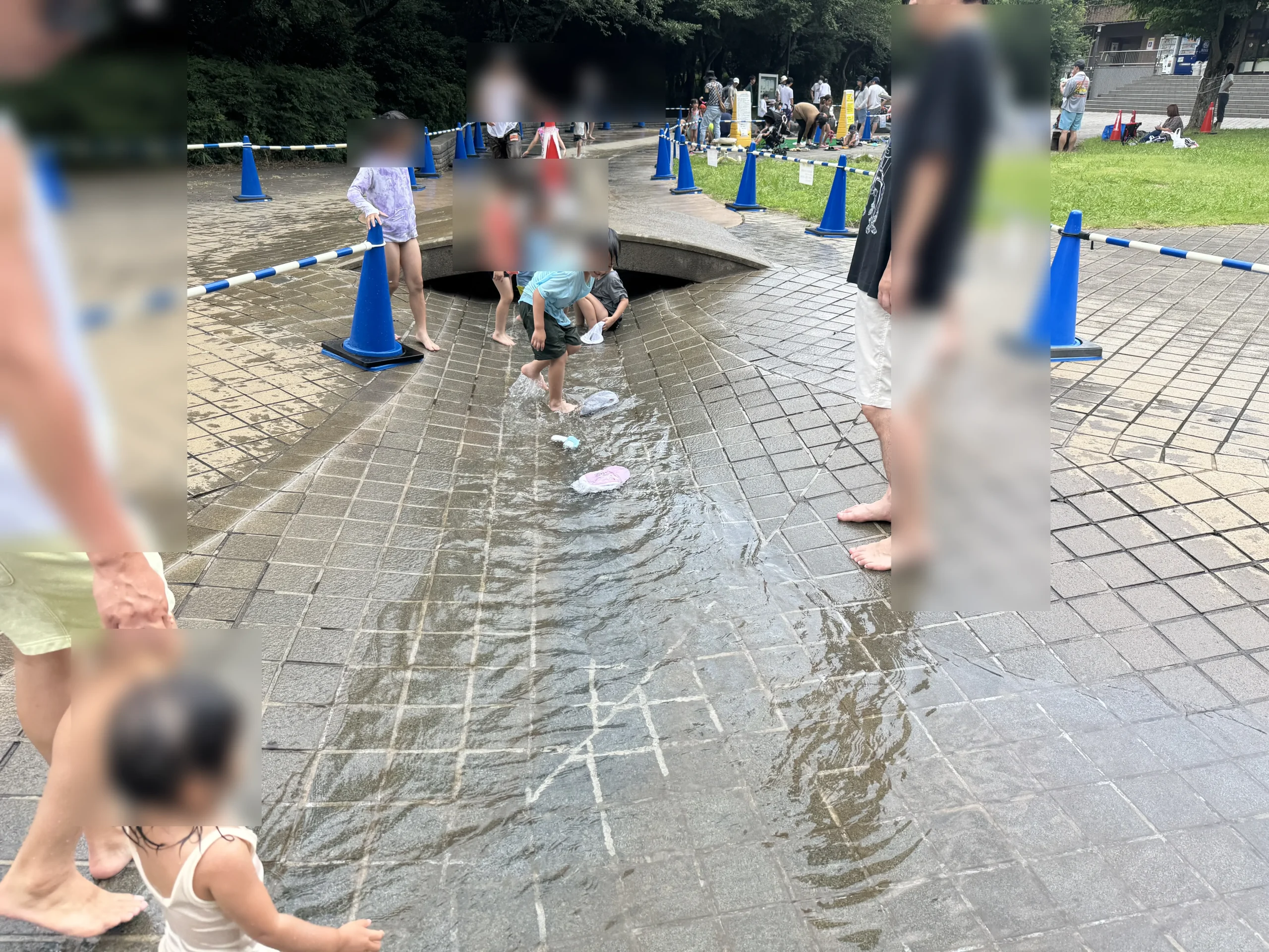 青葉の森公園水遊び場の滑りやすい場所写真