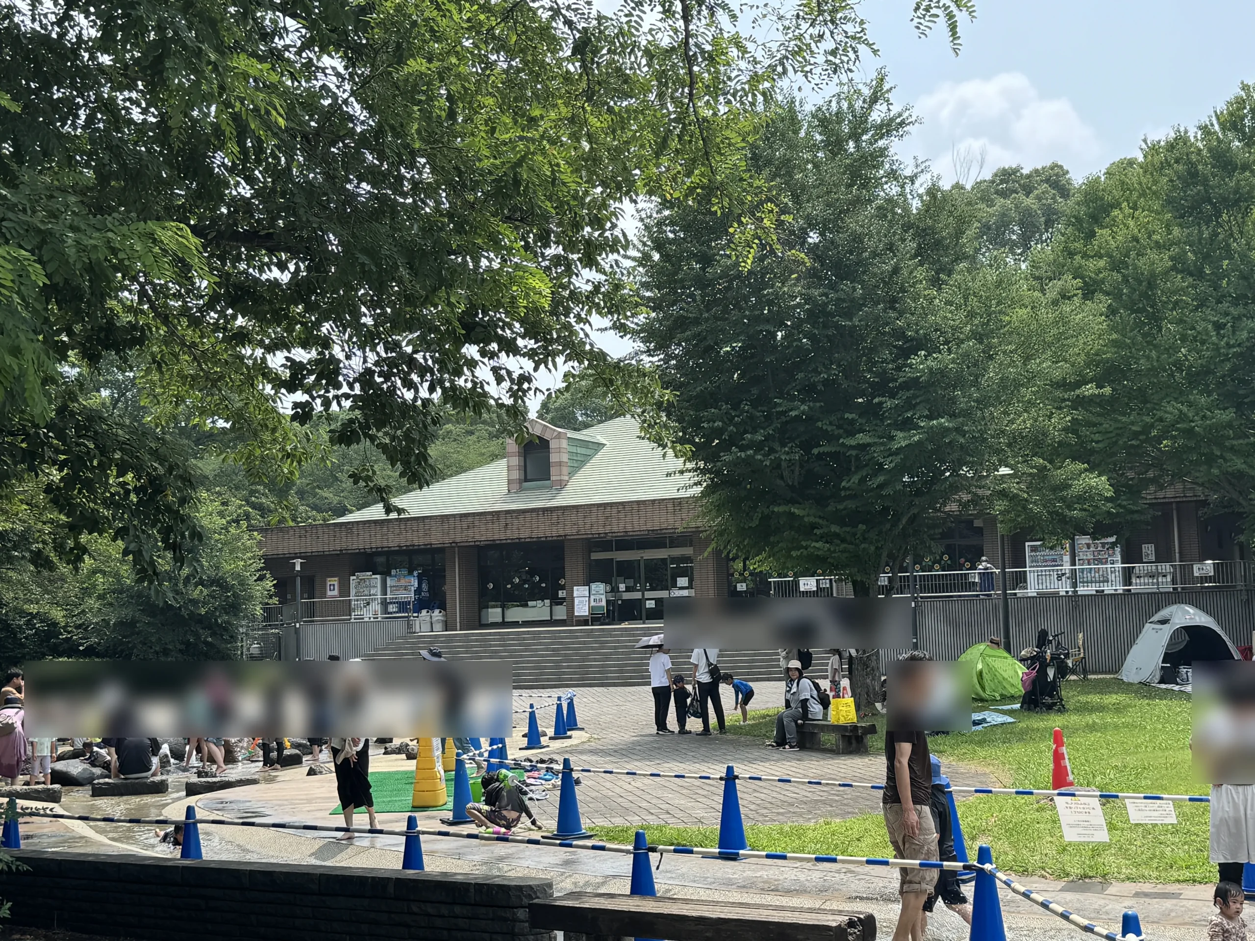 青葉の森公園水遊び近くのつくしんぼの家写真