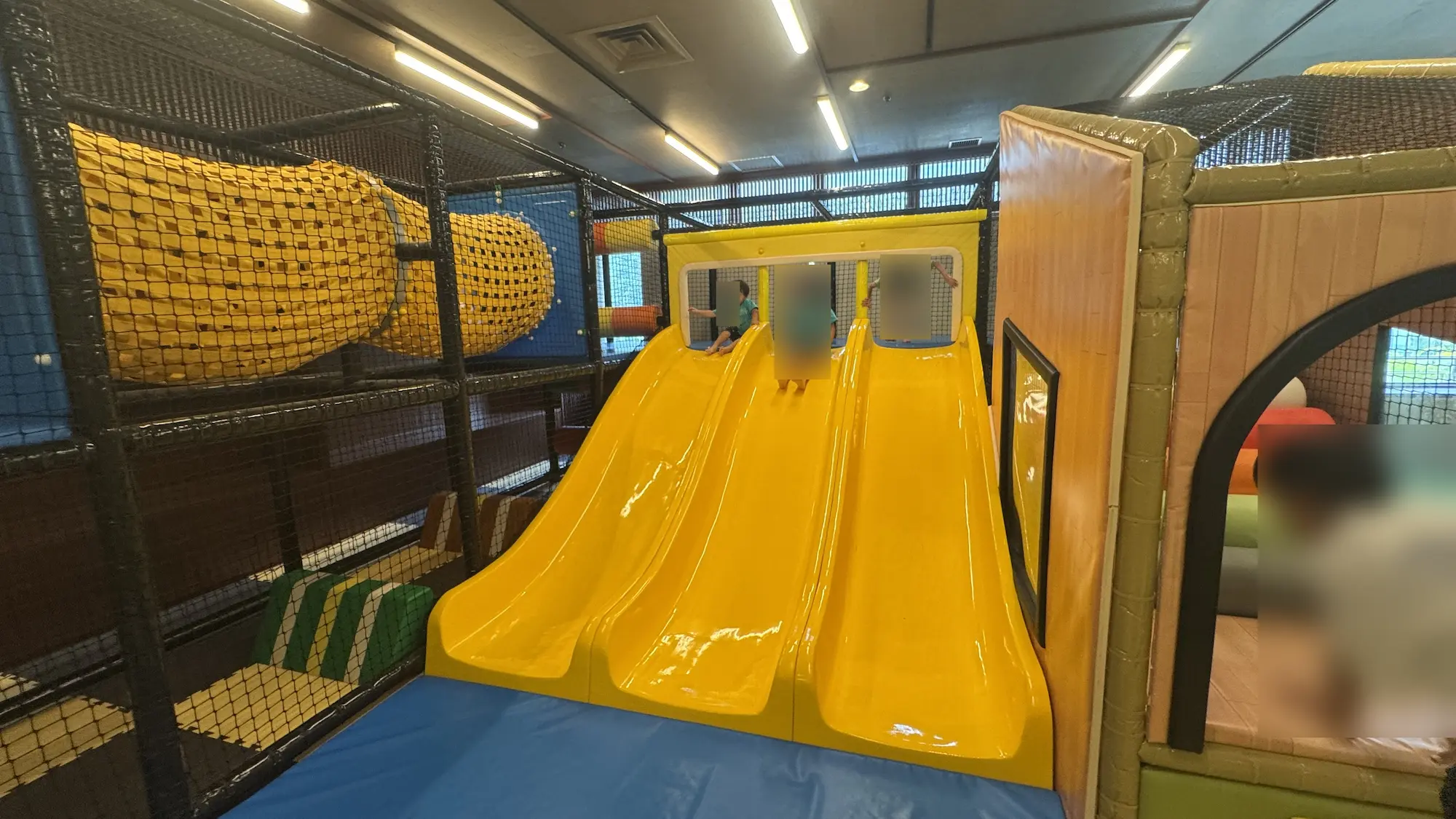 日光きぬ川ホテル三日月 キッズランド滑り台