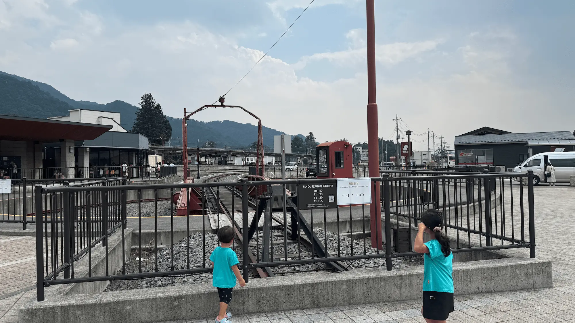 日光きぬ川ホテル三日月近くの転車場で待つ