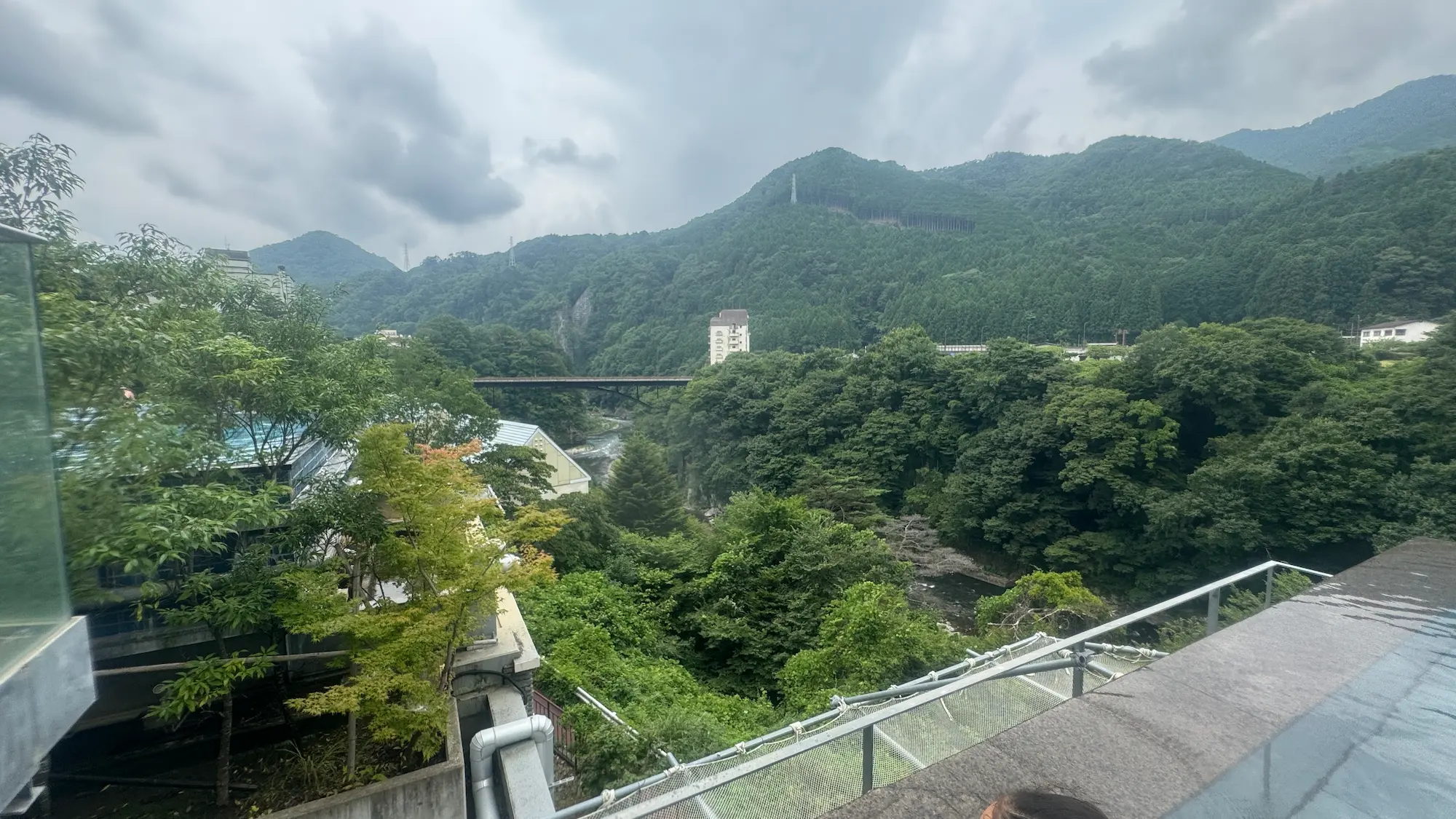 日光きぬ川ホテル三日月おぷーろの外周