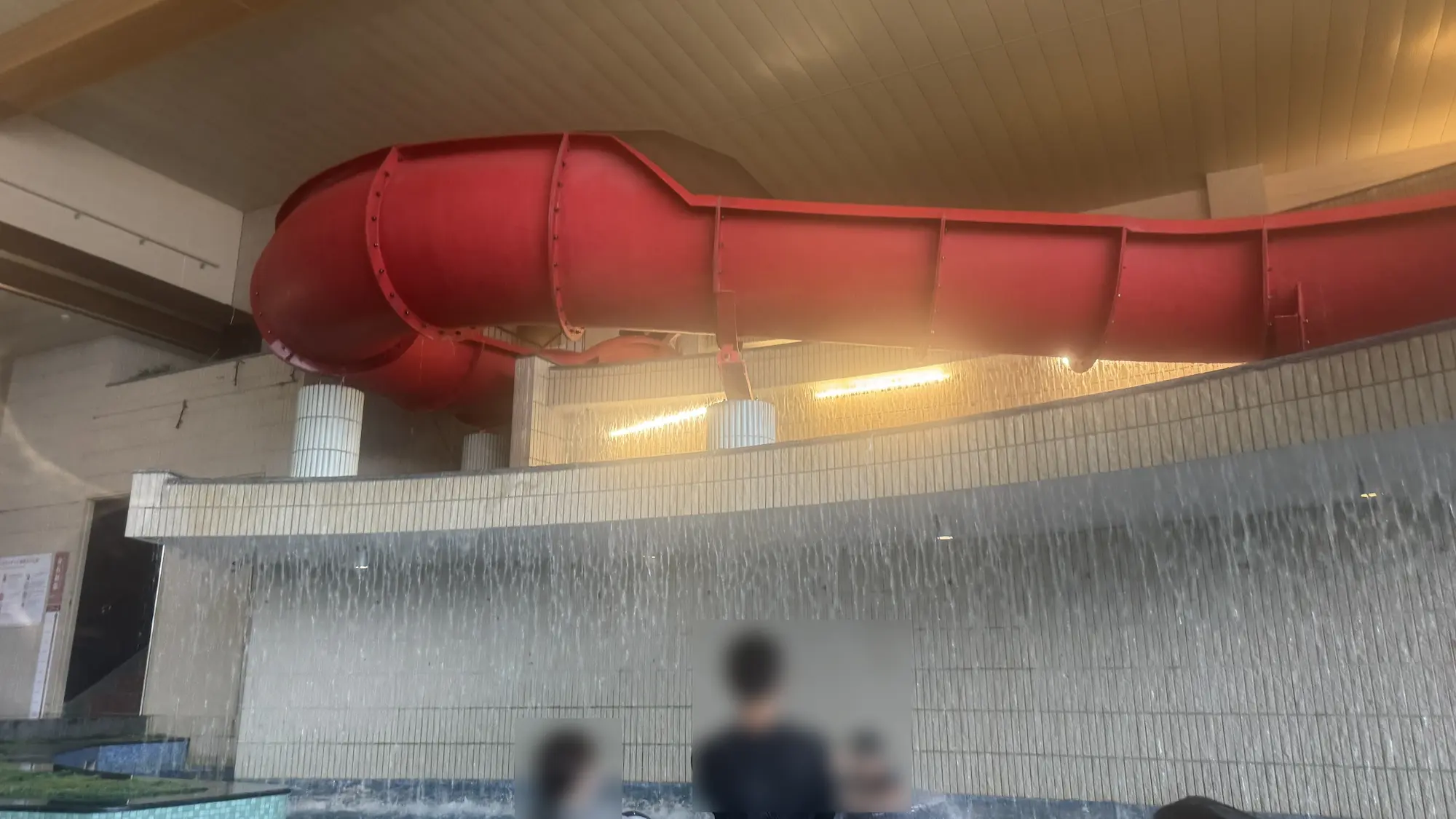 日光きぬ川ホテル三日月プールの滝