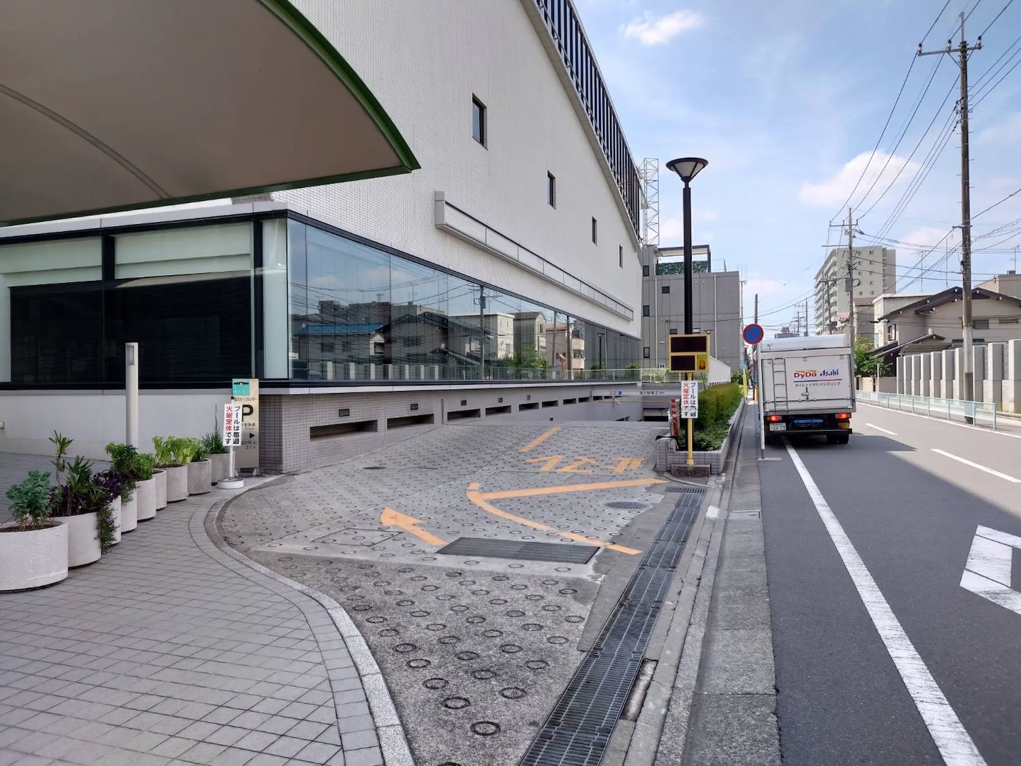 川口西スポーツセンタープール入り口
