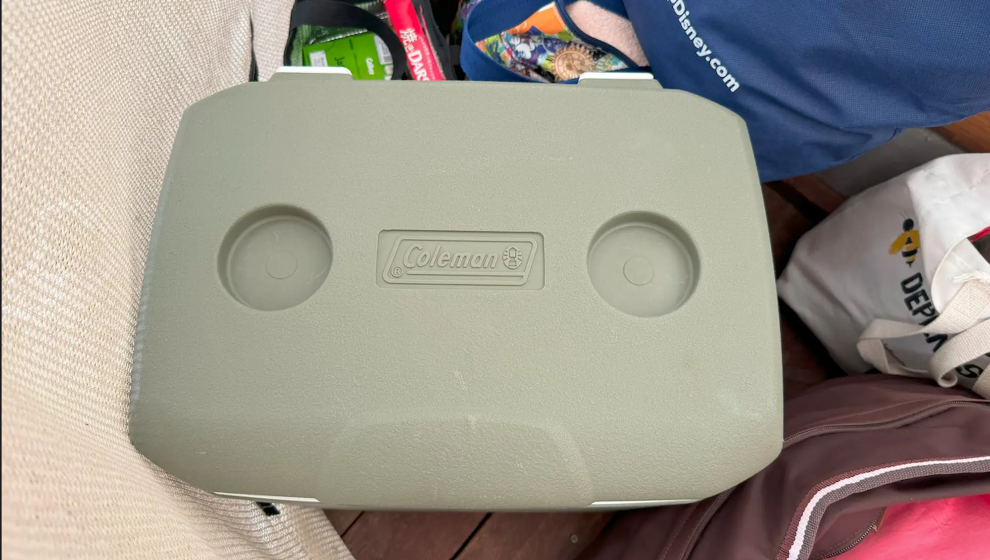 リソルの森のグランピングテントキャビンのクーラーボックス