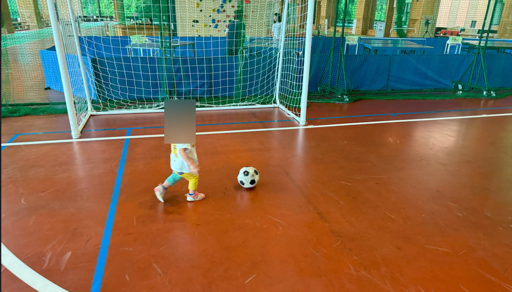 リソルの森メディカルトレーニングセンターで遊ぶ2歳