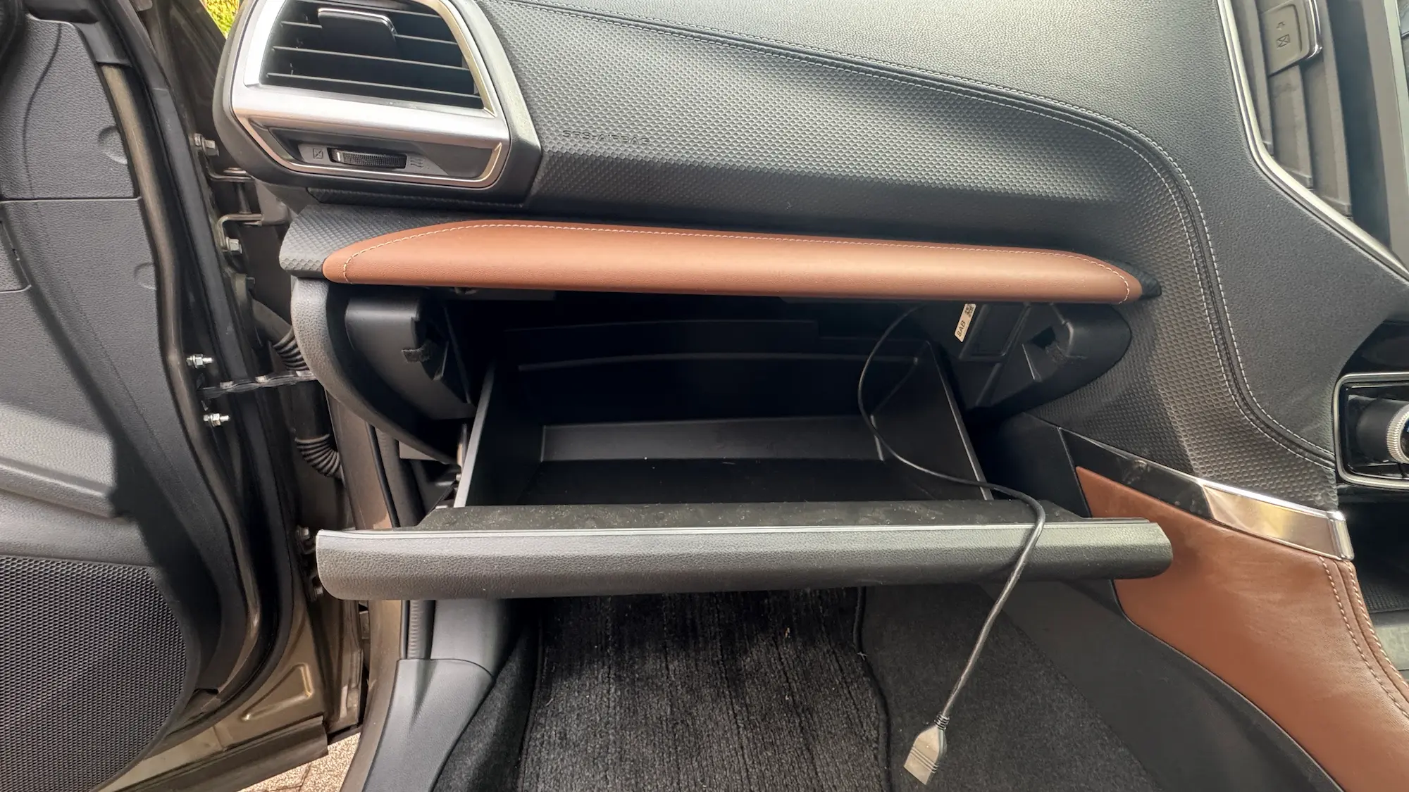 フォレスターのエアコンフィルター交換イメージ