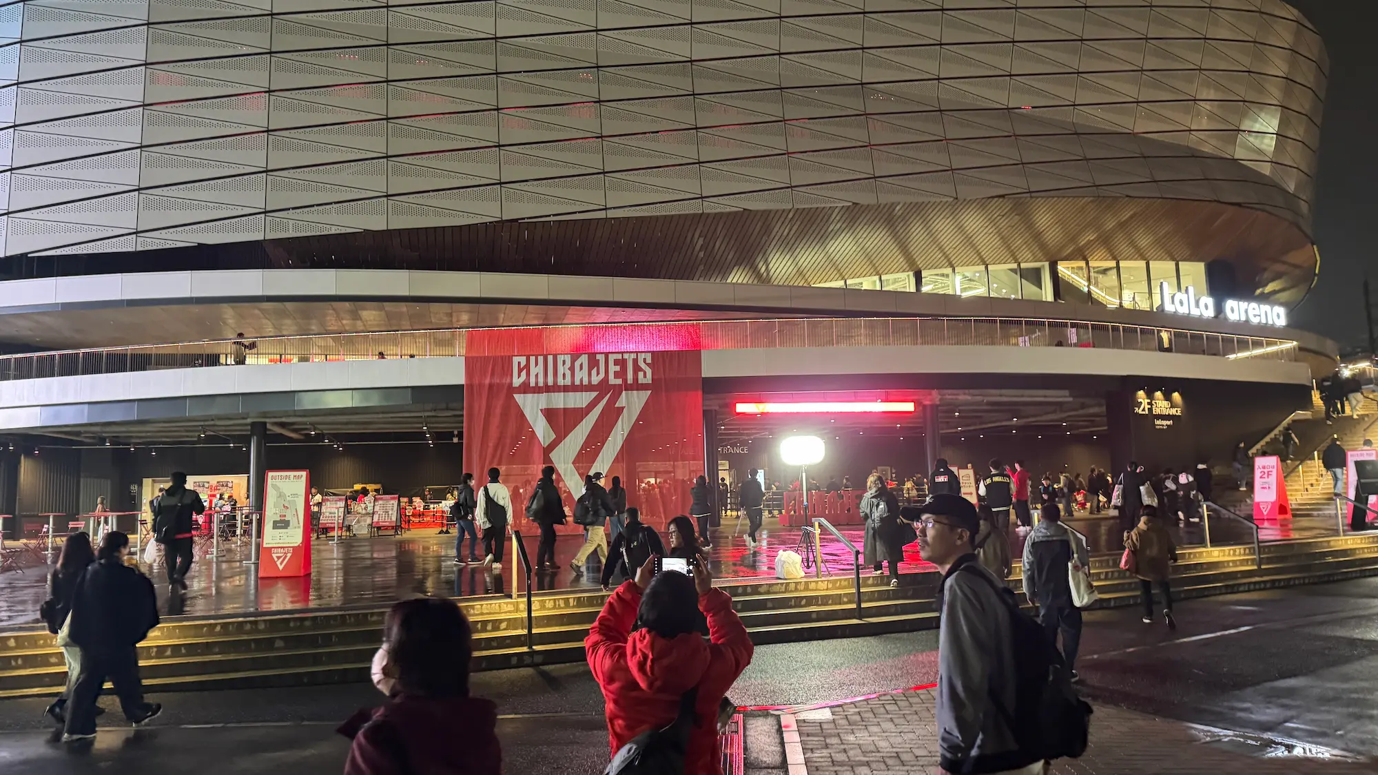 子連れで行った千葉ジェッツララアリーナ前