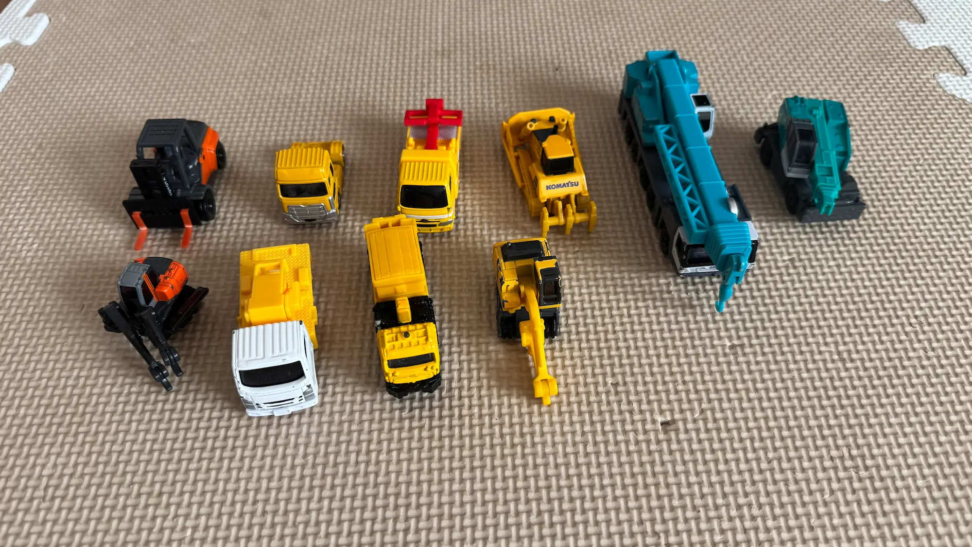 トミカの建設現場セットで使える車